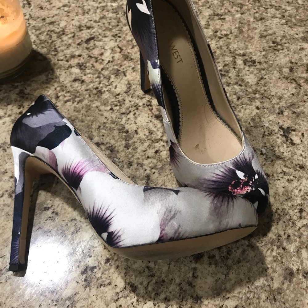 Nine West satin flower shoe!! Wore once!